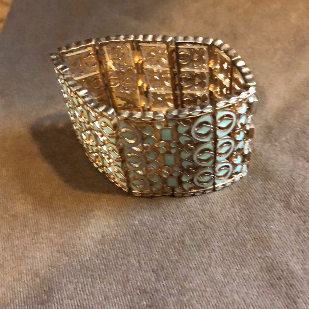 Beautiful Mint Green and Gold Stretchable Bangle
